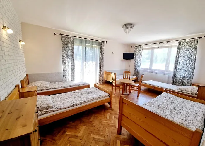 Hostel Rumiankowy Airport Hostel